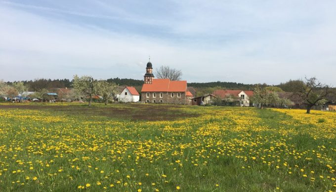 Die Dorfkirche in Raben